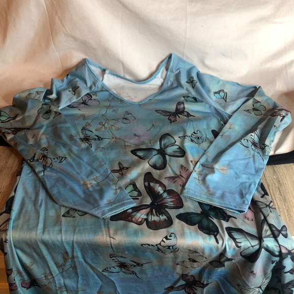 Butterflies Printed V Neck Long Sleeve Tunic NEW!! - Picture 3 of 5